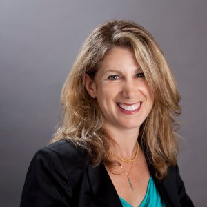 Dina Smeltz Headshot