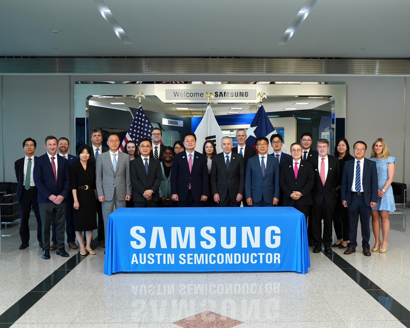Ambassador Goldberg and Ambassador Cho at Samsung Austin Semiconductor