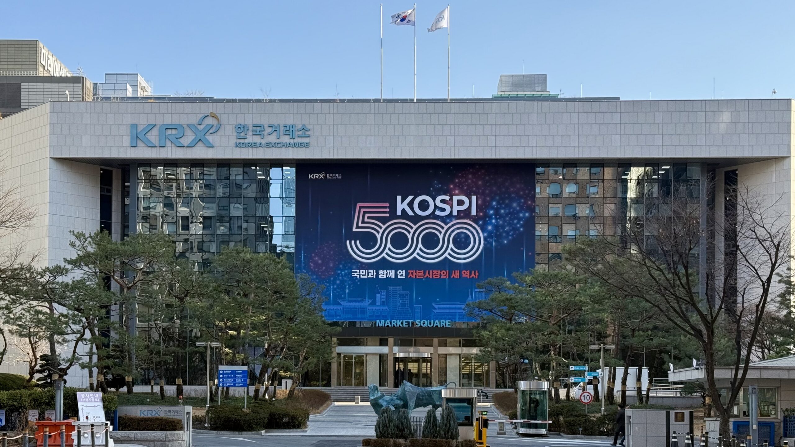 South Korean Stocks Surge After AI Demand Rebounds, Samsung Reports Profit Jump